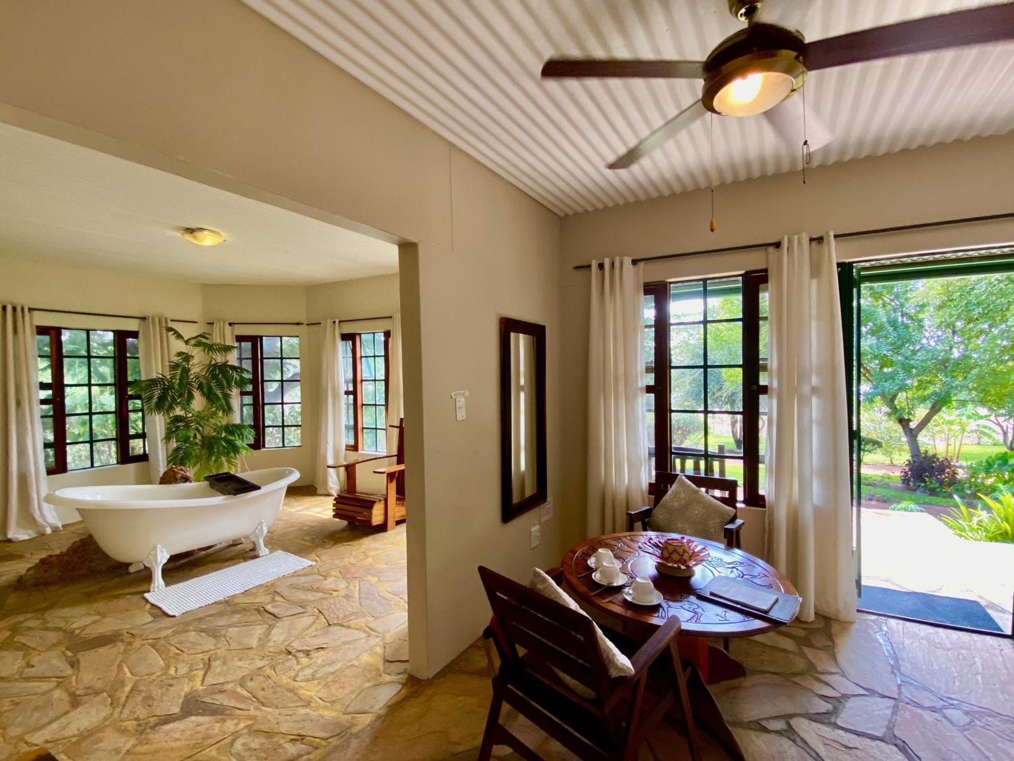 Tambuti Lodge Rundu Extérieur photo