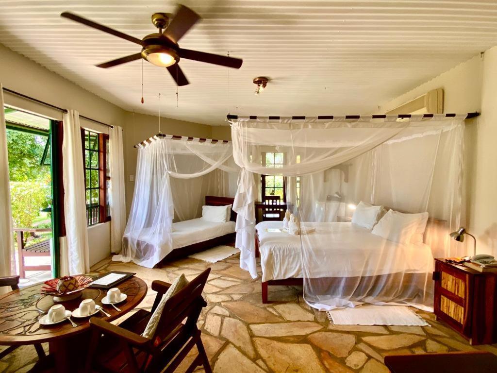 Tambuti Lodge Rundu Extérieur photo