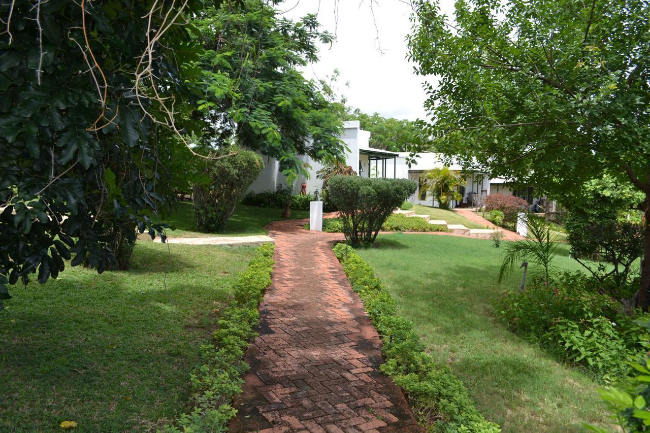 Tambuti Lodge Rundu Extérieur photo